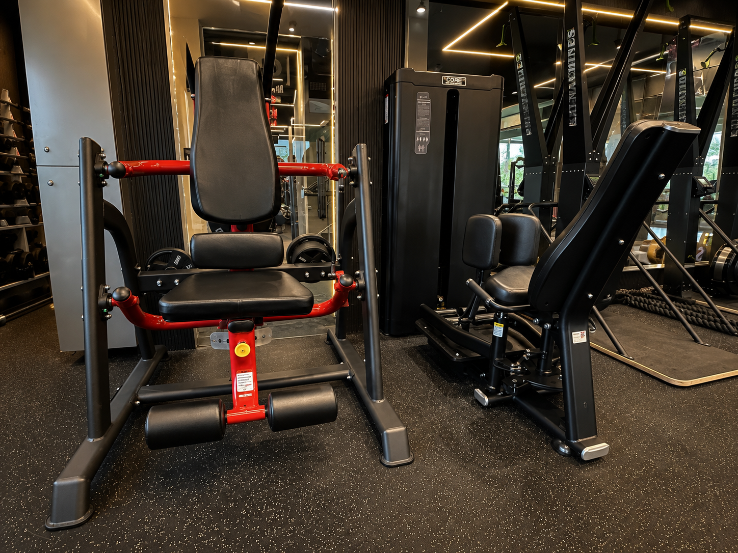 Chest press and leg machines on the strength floor at JPL Fitness